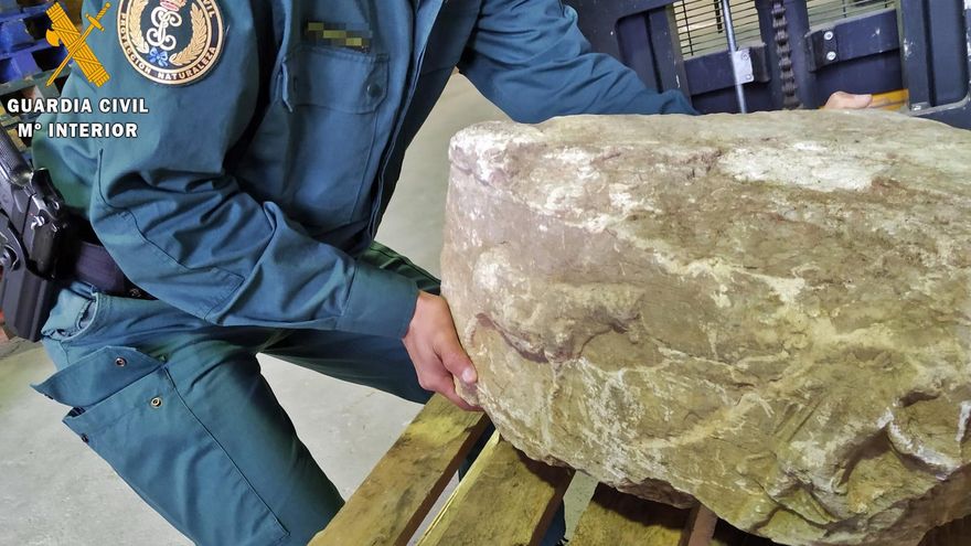 Recuperan una piedra romana que ocultaba un vecino en Llerena