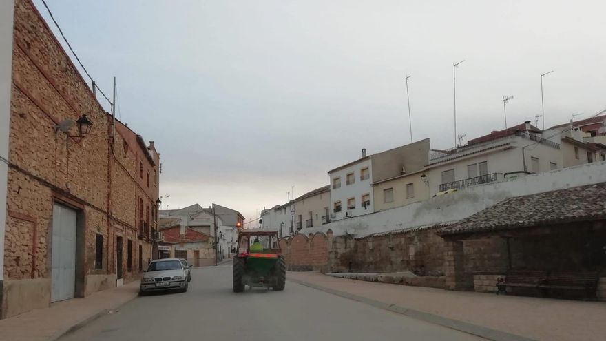 Una calle de Santa Cruz de la Zarza, en Toledo