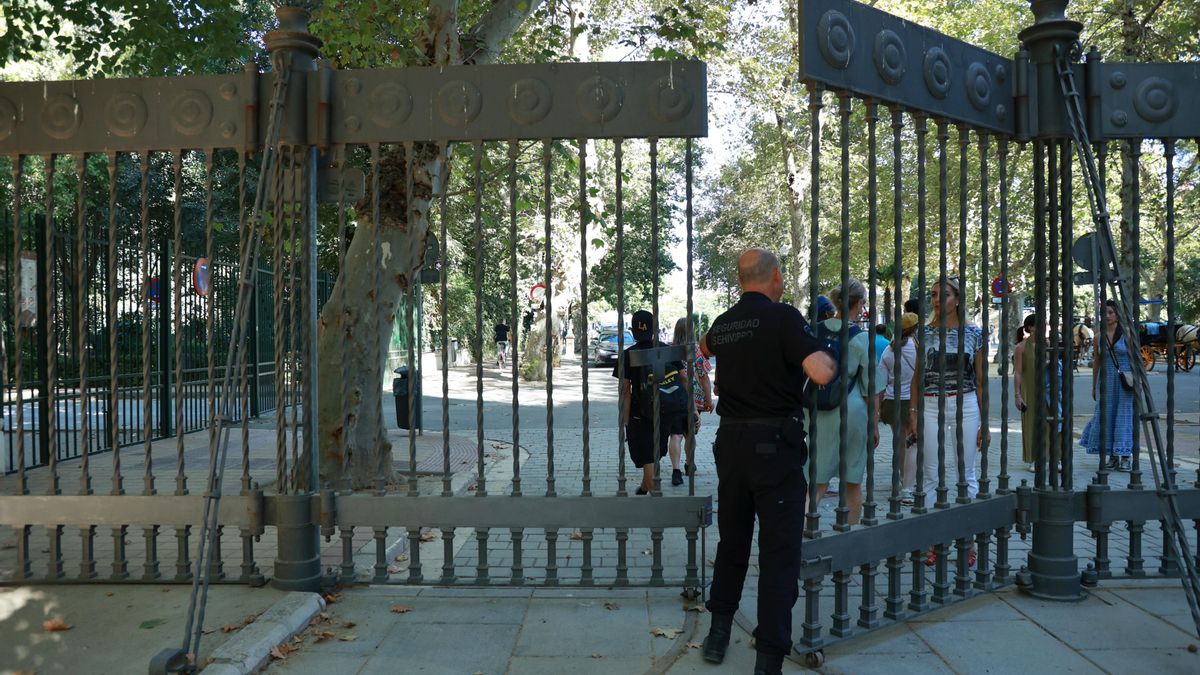 Sevilla reabre los jardines del Alcázar y el parque de María Luisa, que sólo ha estado cerrado un día