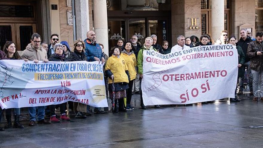 Los colectivos que reivindican la Ruta de la Plata califican de engaño el estudio del Ministerio de Transportes