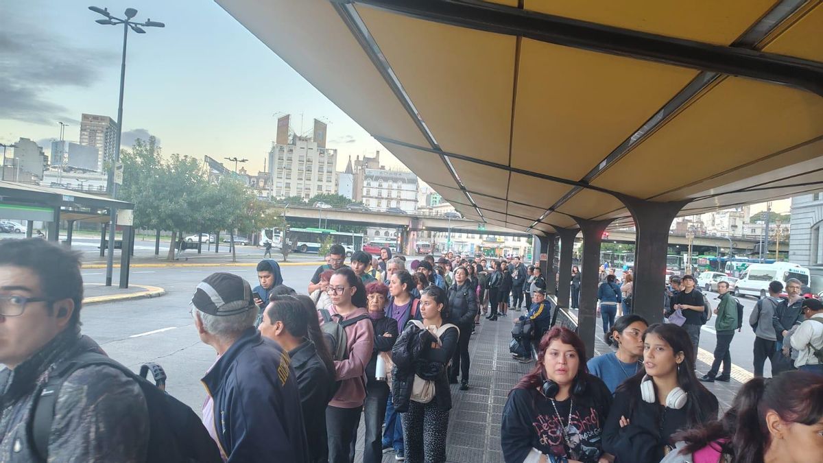 Filas interminables en Constitución