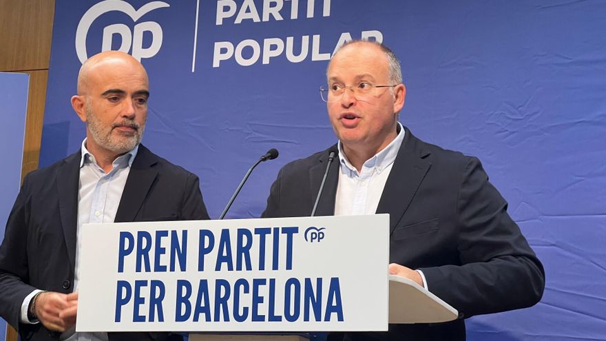 El secretario general del PP, Miguel Tellado (i) junto al líder del PP catalán, Daniel Sirera (d)