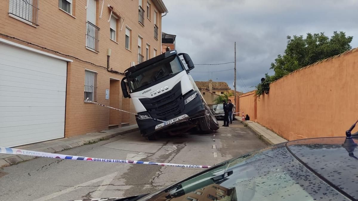 El camión de la basura que se ha hundido en Teruel