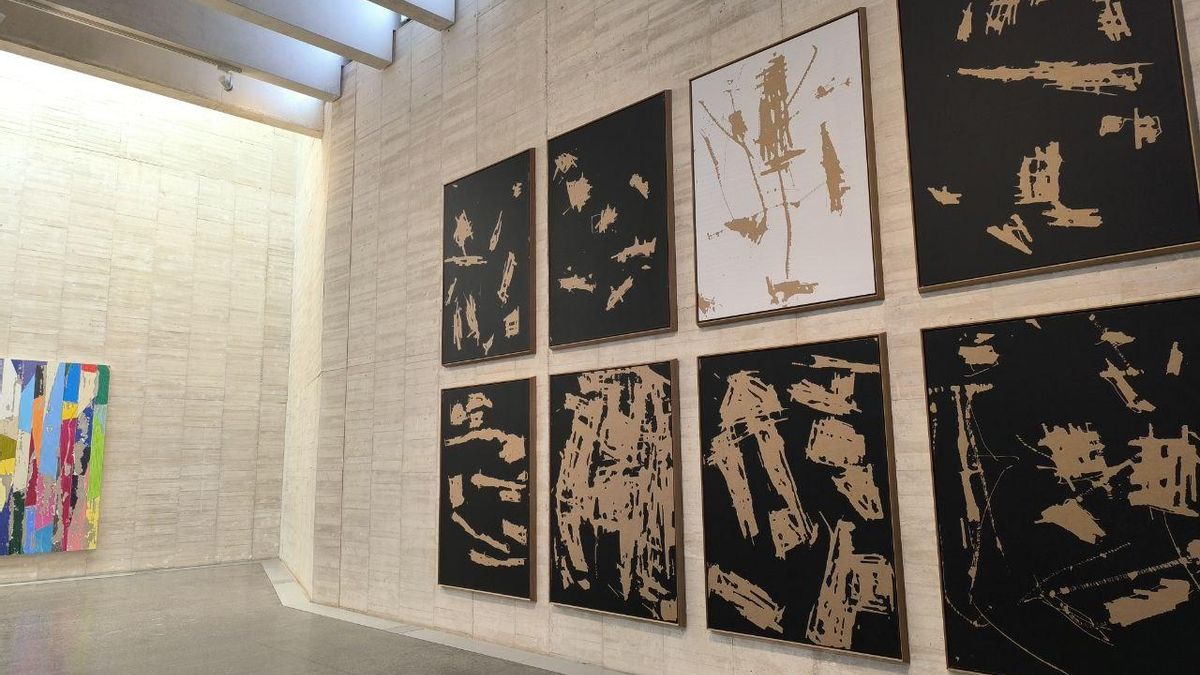 Pinturas del artista español Secundino Hernández expuestas en el Musac de León.