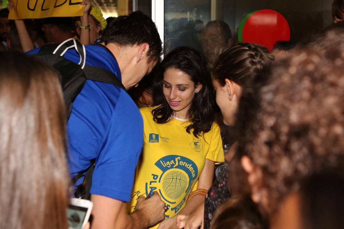 Llegada del 'Granca' al aeropuerto.