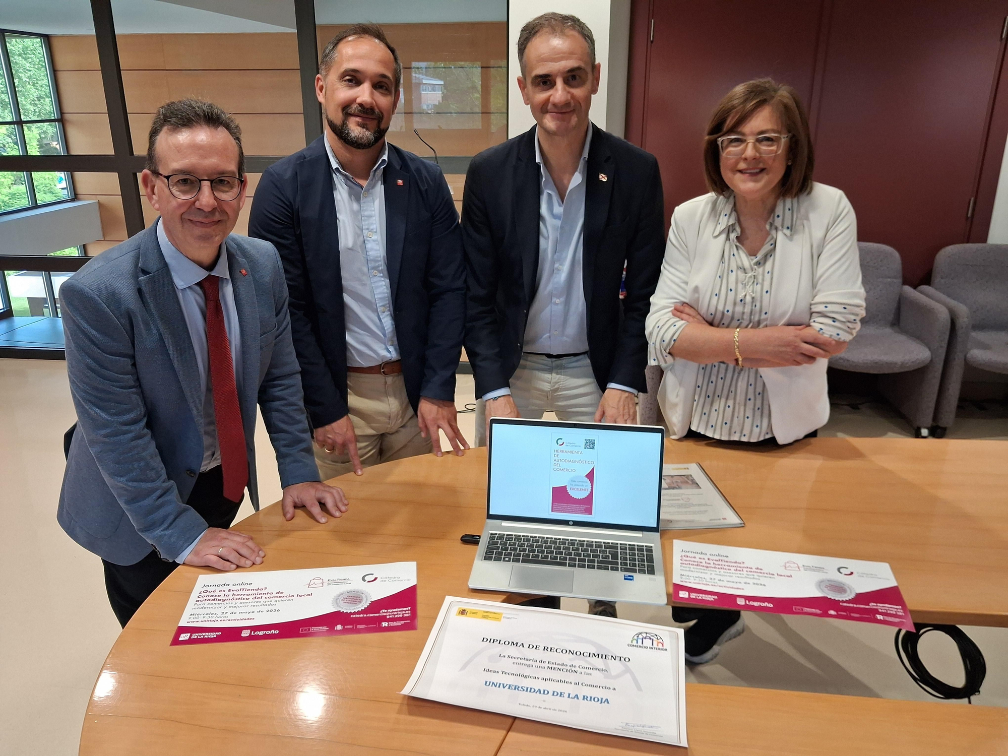 Responsables del Ayuntamiento de Logroño y la Cátedra de Comercio de la Universidad de La Rioja