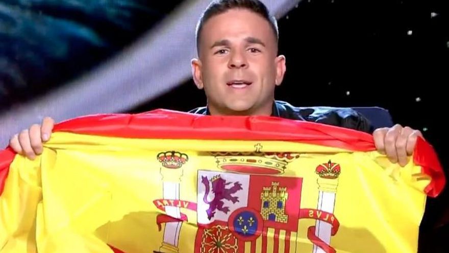 El 'influencer' Ángel Gaitán recauda dinero para afectados por la DANA mientras ataca con bulos a Cáritas y Cruz Roja