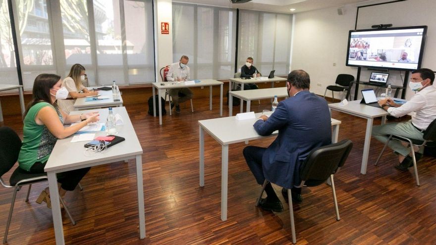 Los cabildos celebran la suspensión de las reglas fiscales para 2020 y 2021: "Permitirá poner los recursos disponibles al servicio del Archipiélago"