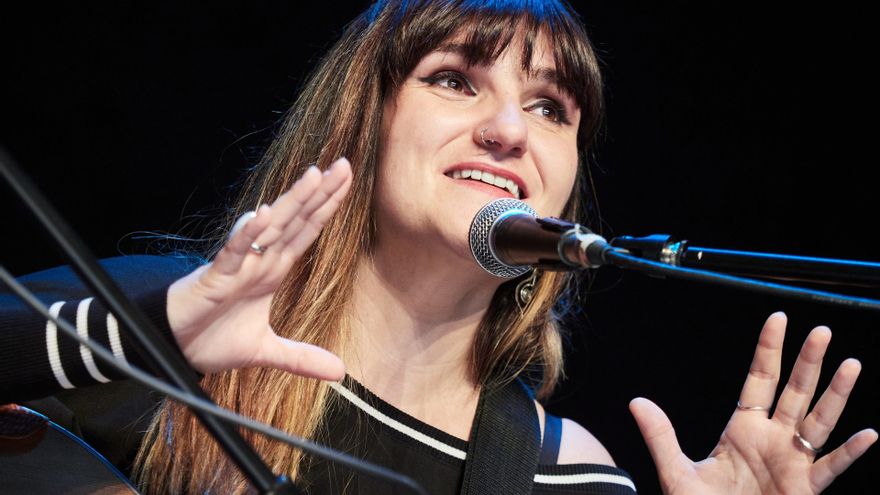 Rozalén reaparece para clausurar un acto con el papa León XIV en Madrid