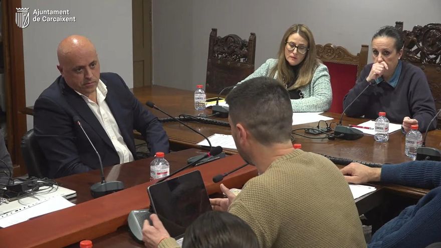 Vox aprueba una declaración institucional en Carcaixent sobre el 8M, pero después se arrepiente e intenta rechazarla