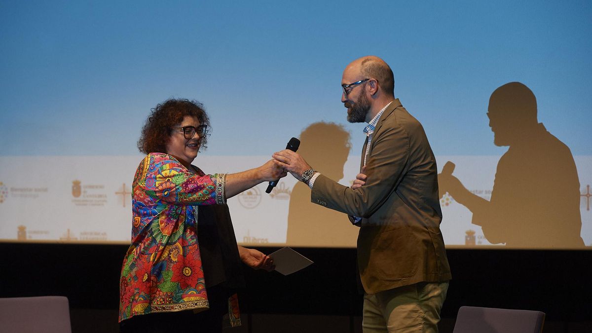 Agüero cede el micrófono a López.