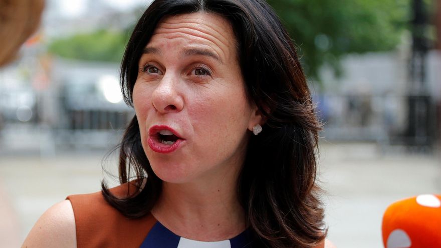 La alcaldesa de Montreal, Valérie Plante (d), en una fotografía de archivo. EFE/Kena Betancur
