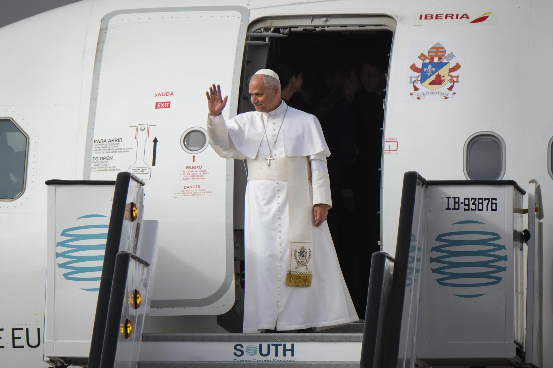 El papa León XIV ha llegado este viernes a Tenerife en lo que será su última jornada de la visita pastoral a España, que comenzó el pasado sábado en Madrid y que de nuevo estará marcada por la atención a las migraciones.