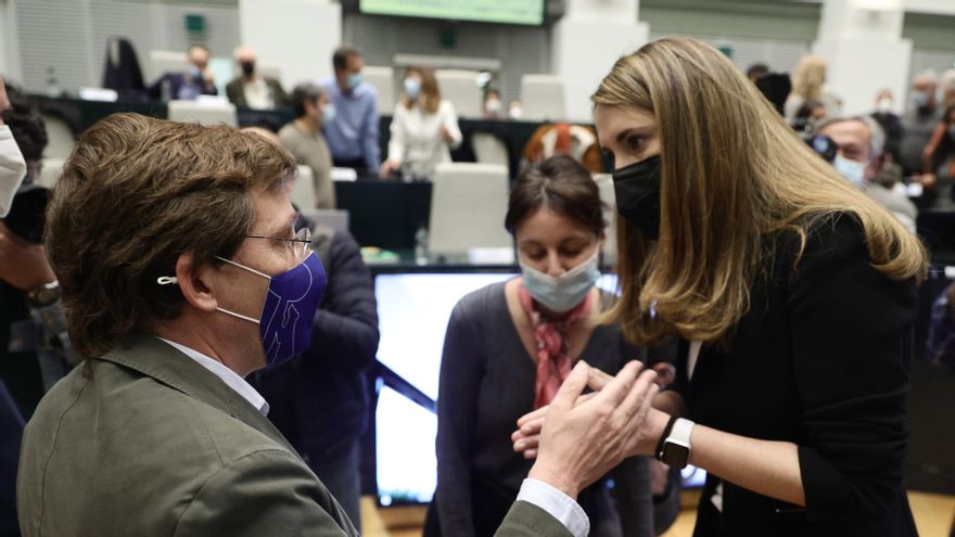 José Luis-Martínez junto a la portavoz municipal del PSOE Mar Espinar