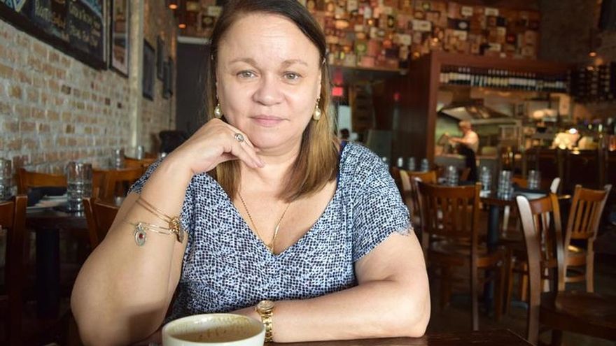 La escritora cubana Zoé Valdés advierte del recorte de libertades actual