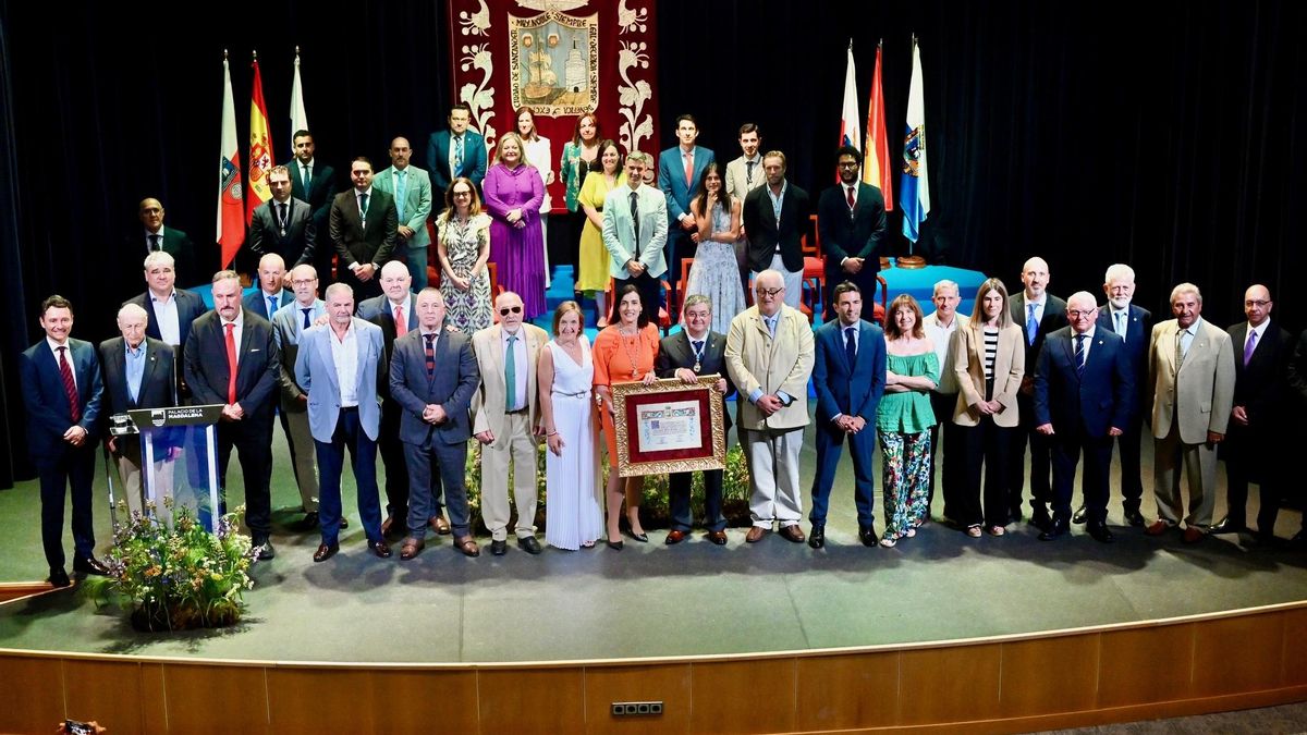 El Colegio de Agentes Comerciales de Cantabria recibe la Medalla de Oro de Santander