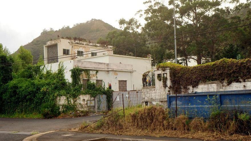 Vista parcial del cuartel de Las Canteras en 2019, en estado actual de abandono.