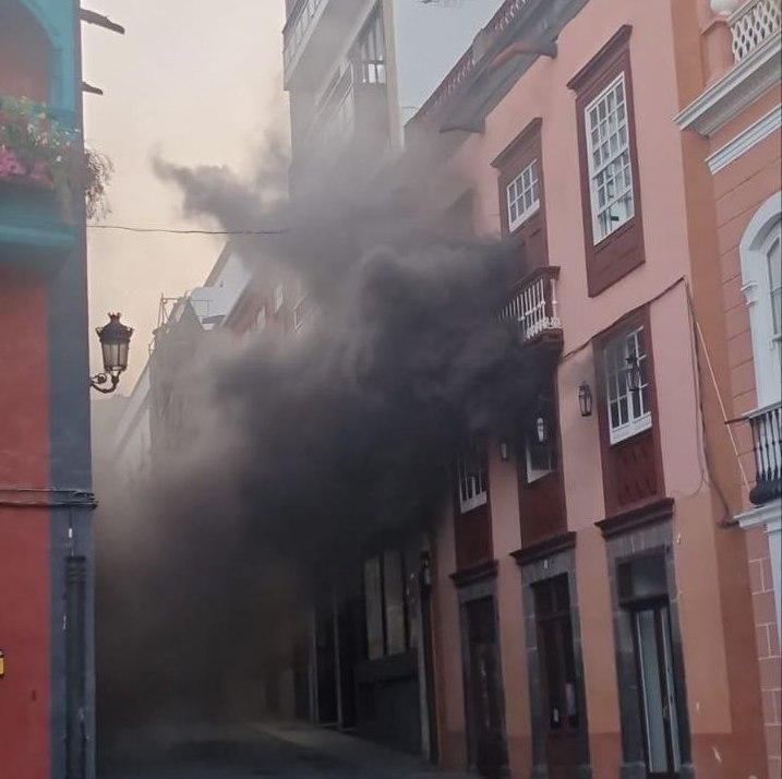 Fachada de la casa que da a la calle Pérez de Brito.