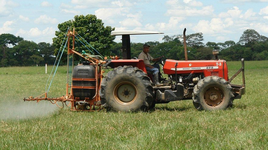 Los agricultores solicitan a la Consejería que se amplíe la caducidad de los carnets de manipulador de fitosanitarios