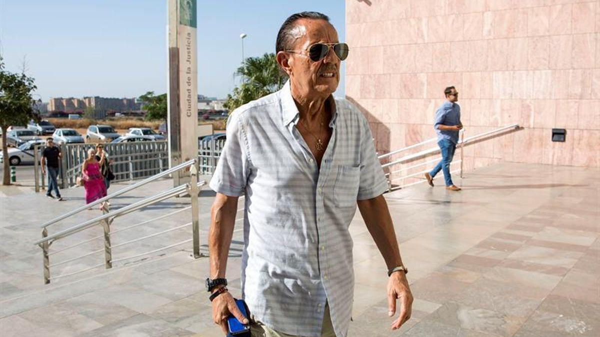 Julián Muñoz y Roca se enfrentan a 9 años de prisión por convenios ilegales