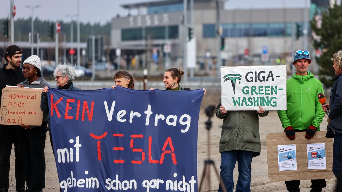 Protestas ante la fábrica alemana de Tesla en Grünheide