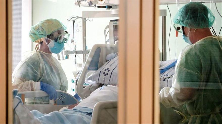 Los sanitarios canarios mandan un mensaje a los negacionistas: "Sin vacunas, el escenario habría sido apocalíptico"