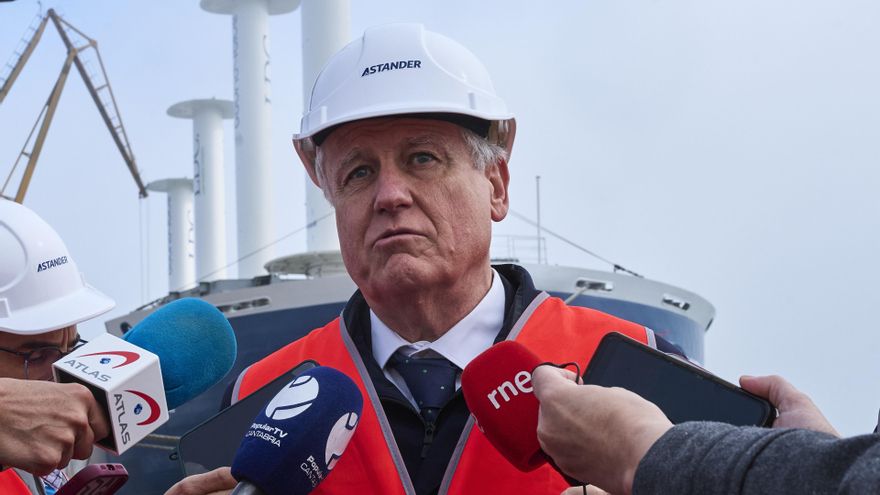 El consejero de Industria, Eduardo Arasti, en una visita a Astander