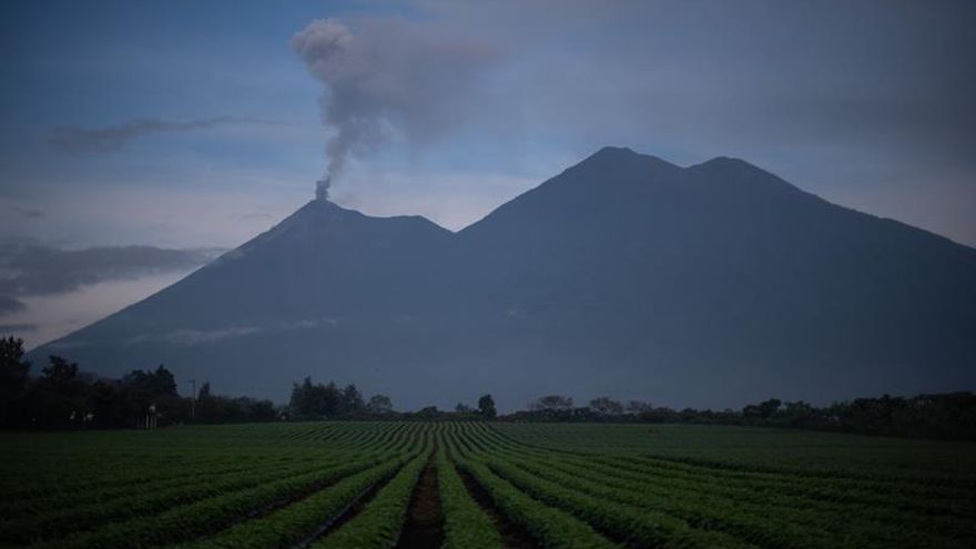 El volcán de Fuego de Guatemala mantiene hasta doce explosiones por hora