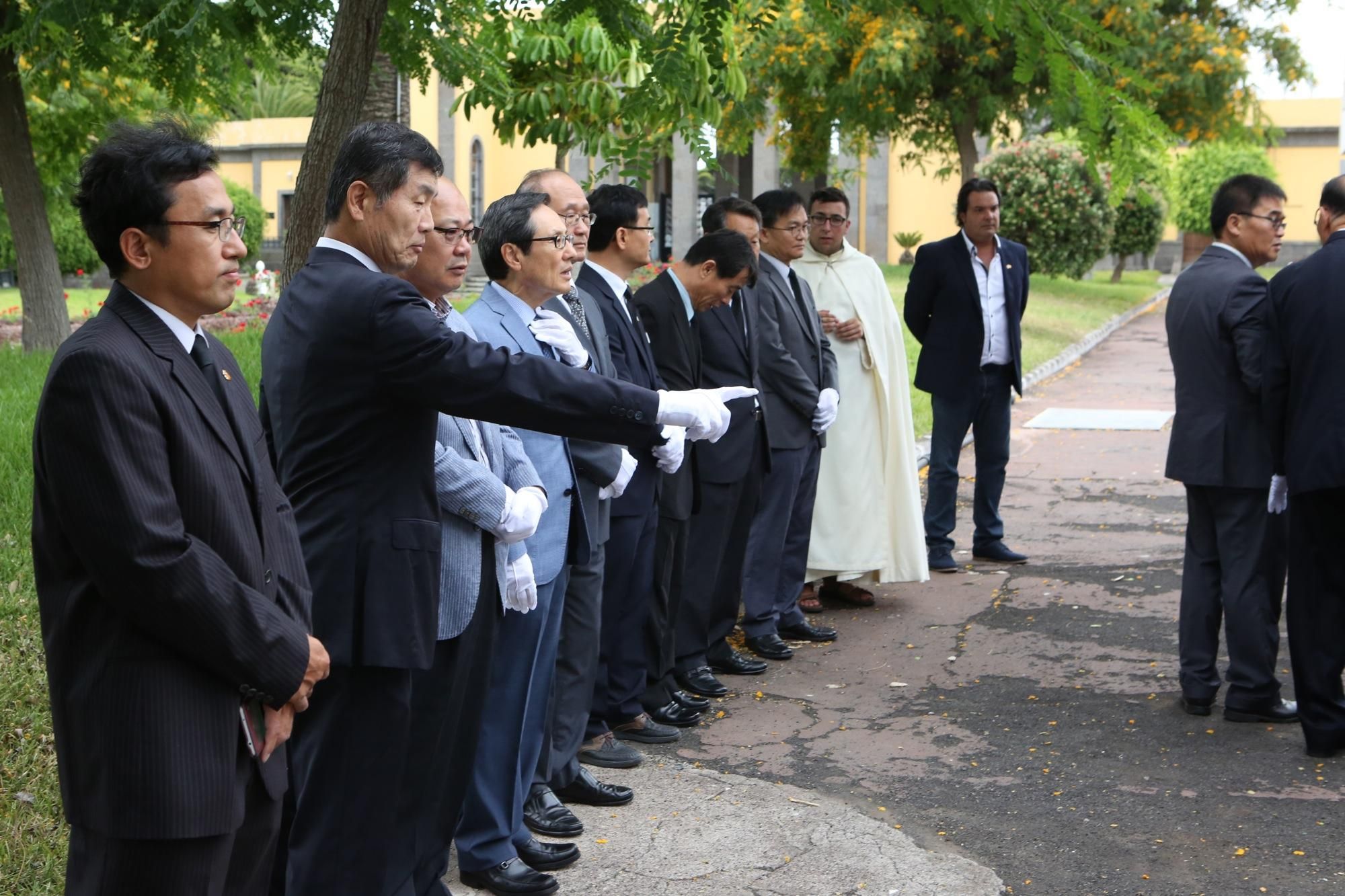 Ceremonia de traslado de marinos coreanos enterrados en el cementerio de San Lázaro (Alejandro Ramos)