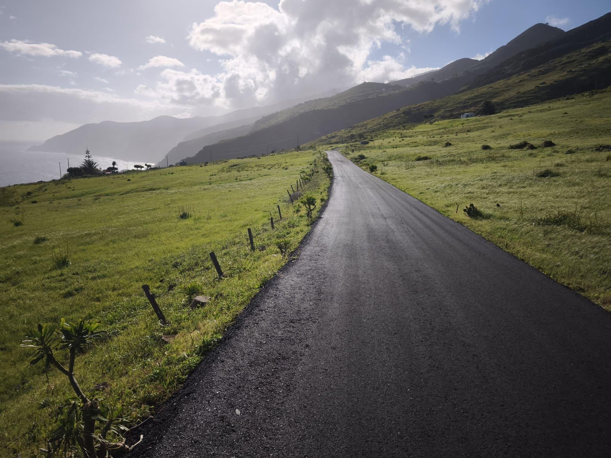 Repavimentación del camino rural que da acceso a Juan Adalid, en Garafía.