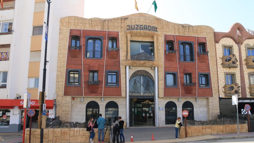 Archivo - Fachada principal de los juzgados de Vera (Almería).