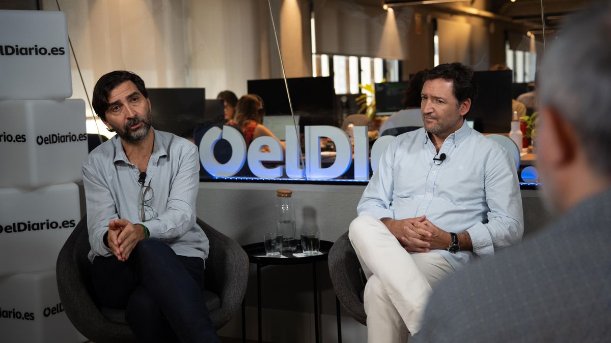 Los dos médicos españoles, durante la entrevista.