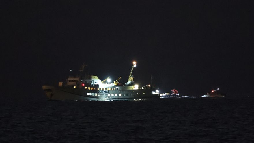 El buque 'Conscience', que transportaba ayuda a Gaza, llega al puerto de Ashdod tras ser interceptado por el ejército israelí.