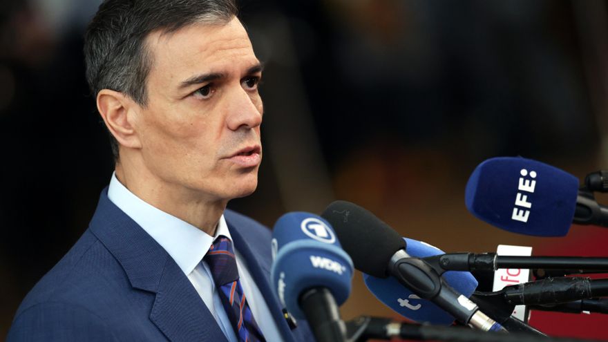 El presidente del Gobierno español, Pedro Sánchez, a su llegada a una reunión formal de los miembros del Consejo Europeo en Bruselas, Bélgica, el 19 de marzo de 2026. EFE/EPA/OLIVIER MATTHYS