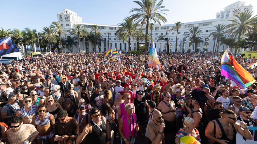 La marcha reivindicativa del 'Winter Pride' de Maspalomas reúne a unas 40.000 personas
