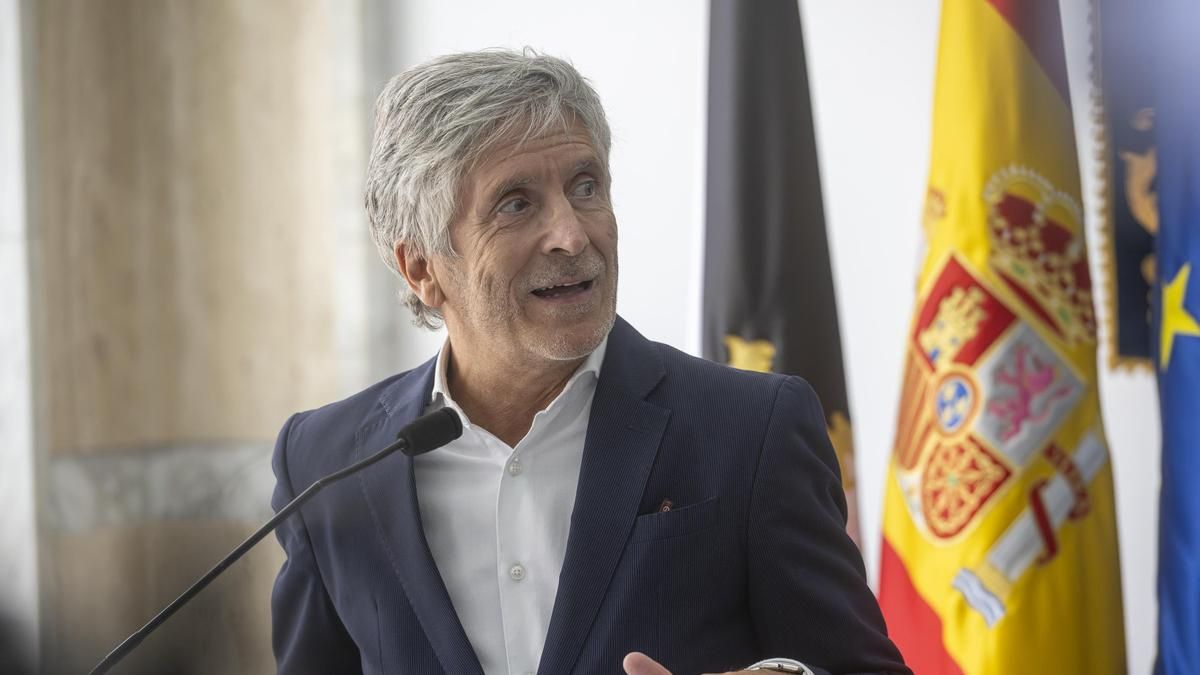 Marlaska promete un acelerón del censo de migrantes en los próximos días y cifra en 1.100 los adultos ya registrados