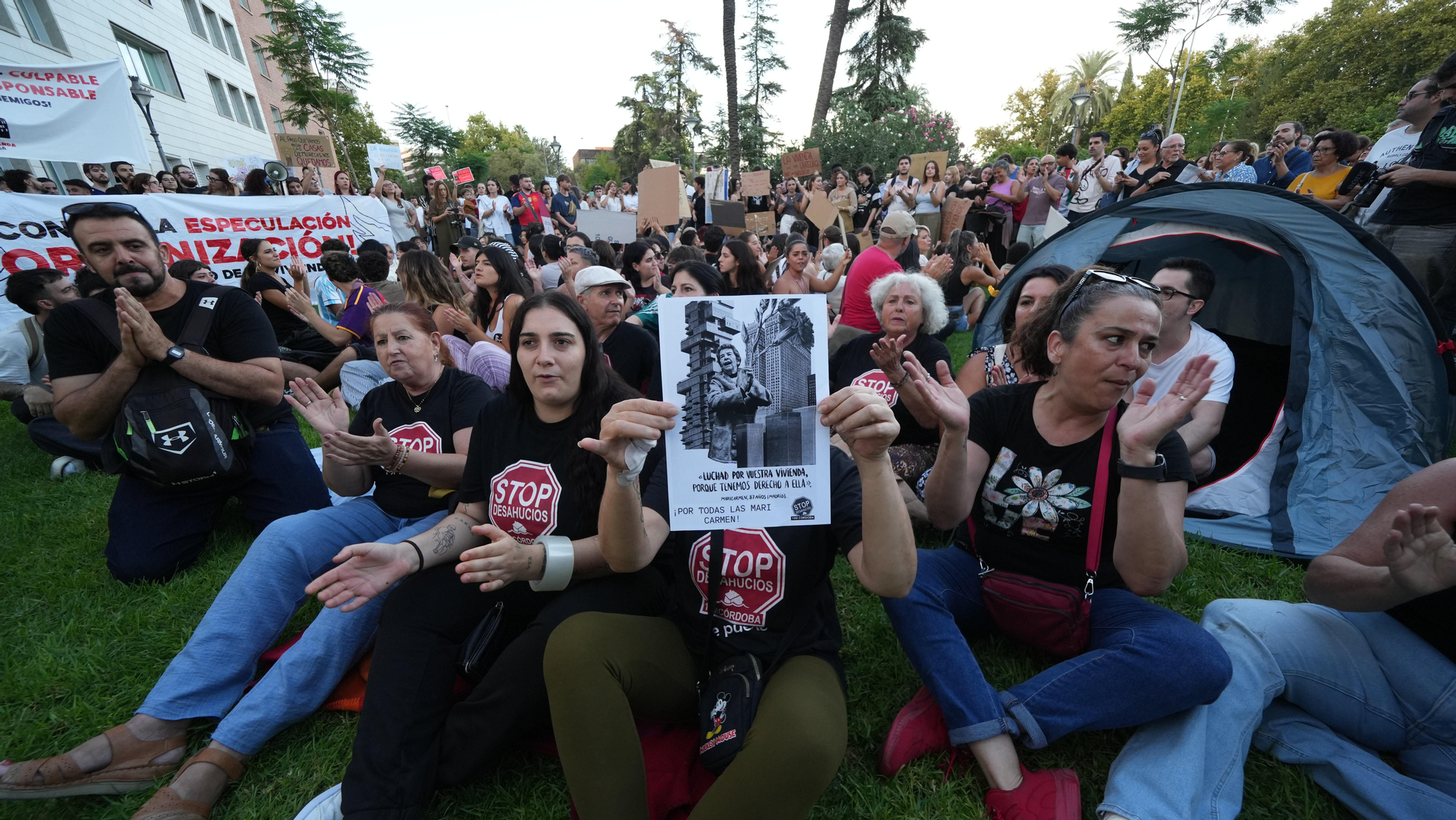 Concentración en Córdoba por la vivienda tras el desahucio de Maricarmen