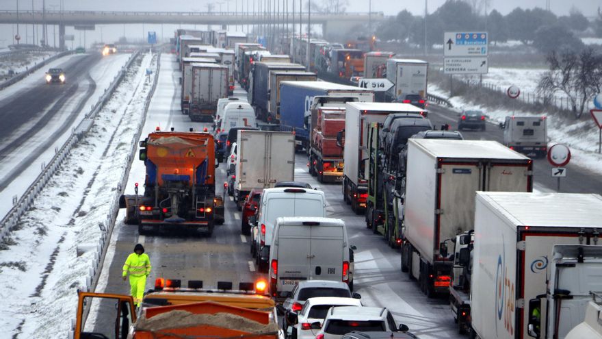 La borrasca deja nevadas en cotas bajas en Catalunya y cortes ya resueltos en la A2