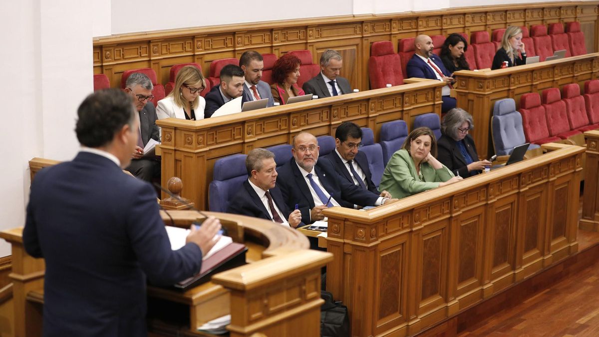 Vox tilda al PSOE de "banda criminal y mafia" y Page responde: "Ustedes añoran la dictadura"