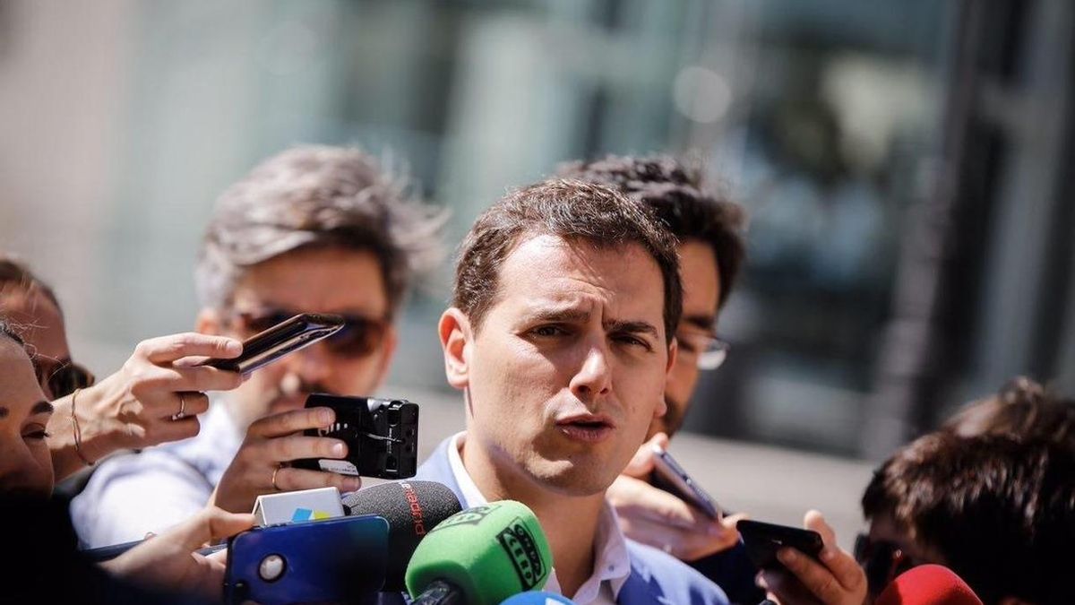 Rivera no ve mal que Rajoy no hablara en la moción de censura ya que tampoco Suárez y González "entraron al trapo"