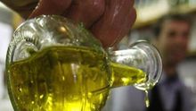 Hosteleros andaluces aseguran que "sí se cumple" la normativa que obliga a utilizar envases de aceite irrellenables