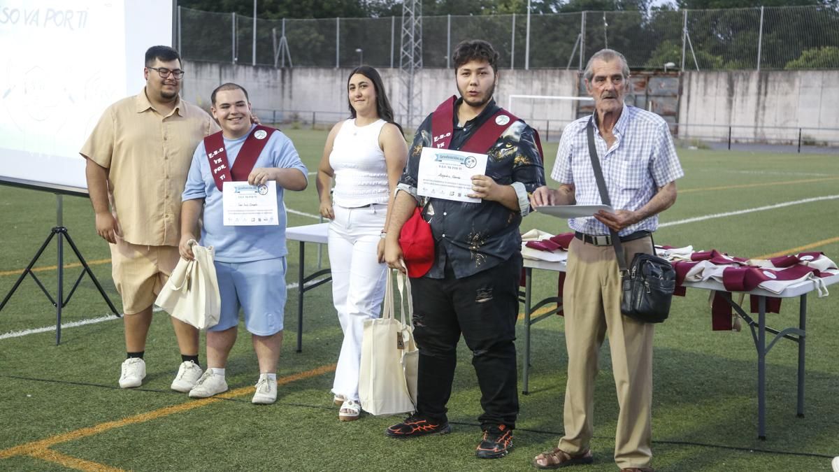 Homenaje a alumnos de Las Palmeras tras graduarse