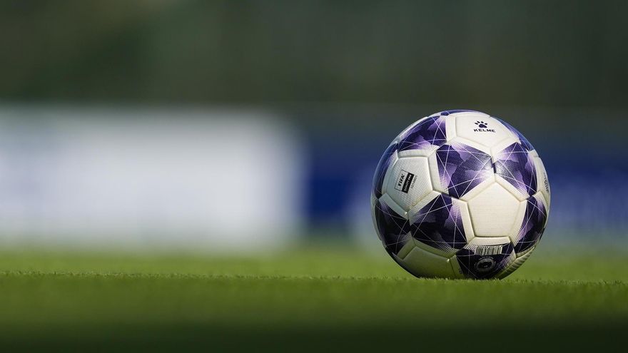 Una brutal agresión en un partido de fútbol juvenil en Pina de Ebro (Zaragoza) deja al árbitro, de 19 años, en el hospital