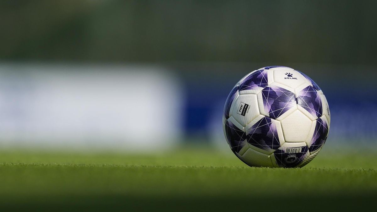 Una brutal agresión en un partido de fútbol juvenil en Pina de Ebro (Zaragoza) deja al árbitro, de 19 años, en el hospital