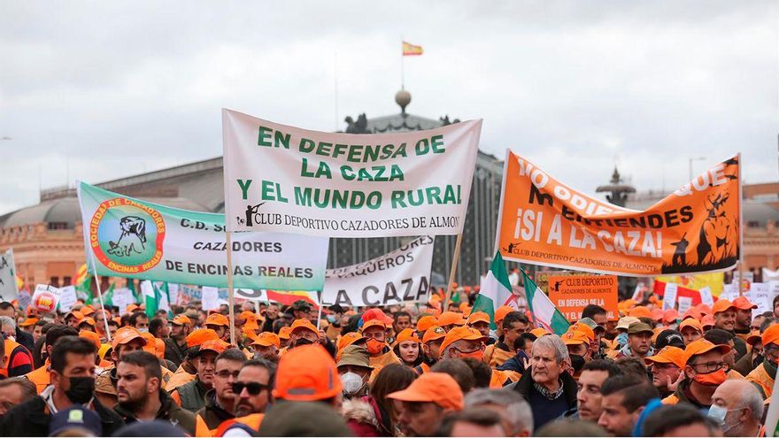 Cazadores de Encinas Reales (Córdoba) y otros puntos del país en la manifestación | Isabel Infantes - Europa Press