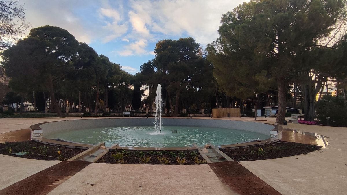 Fuente que ha sustituido al lago con patos del jardín botánico de Zaragoza