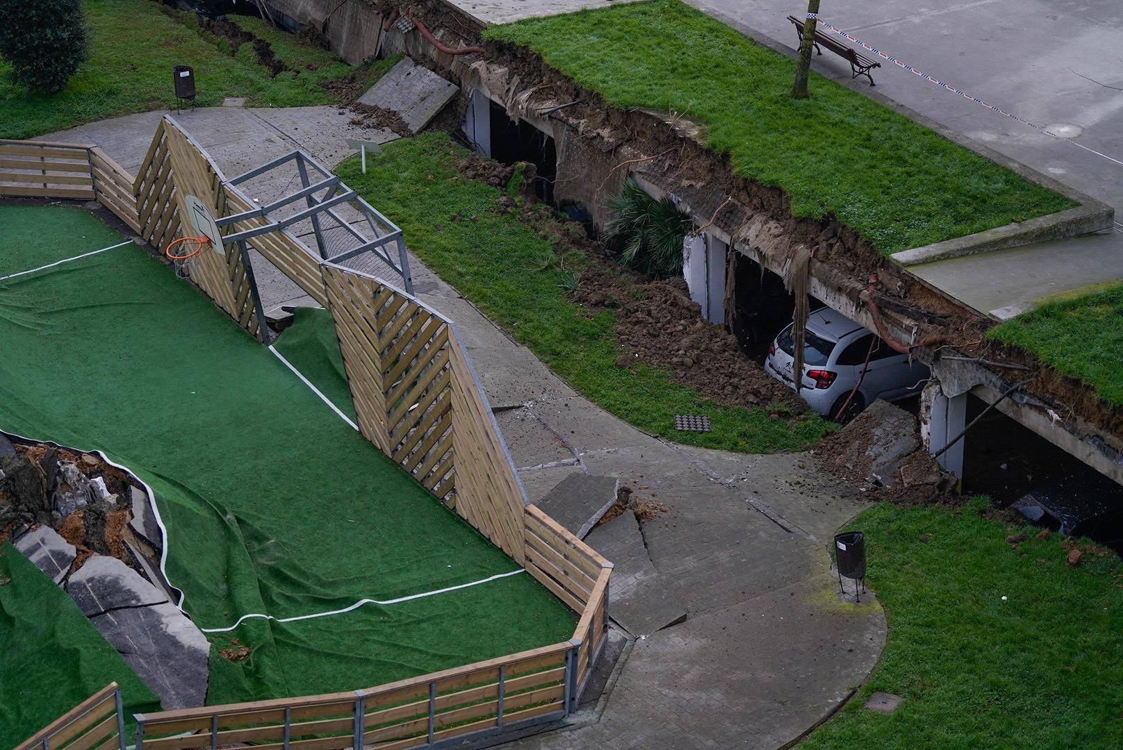 Hundimiento del parking de Nueva Montaña (Santander). | JOAQUÍN GÓMEZ SASTRE