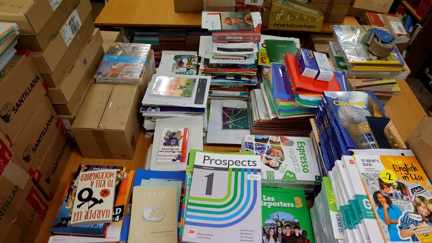 Ellas calculan su peso, ellos ganan carreras: los libros de 'mates' suman sesgos de género