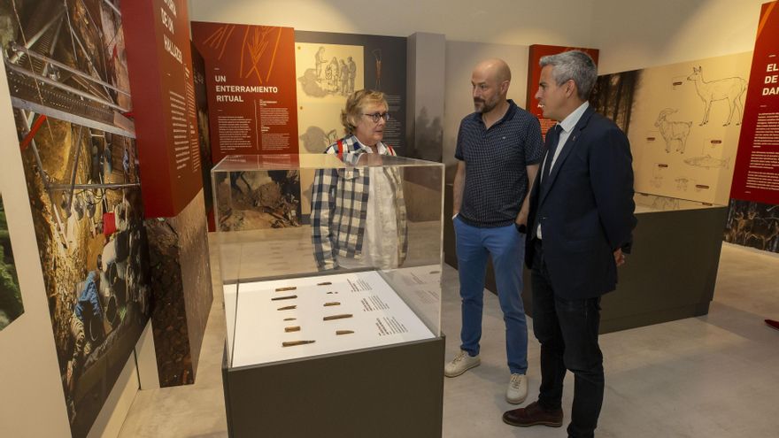 El vicepresidente y consejero de Cultura en funciones, Pablo Zuloaga, en el Centro de Arte Rupestre de Puente Viesgo