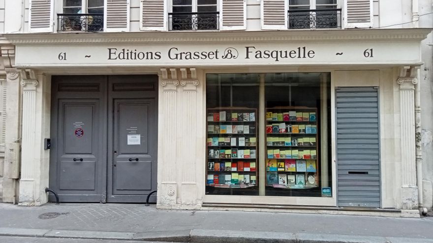 El despido de un editor provoca la salida de un centenar de autores: "Es una guerra ideológica para imponer el autoritarismo"